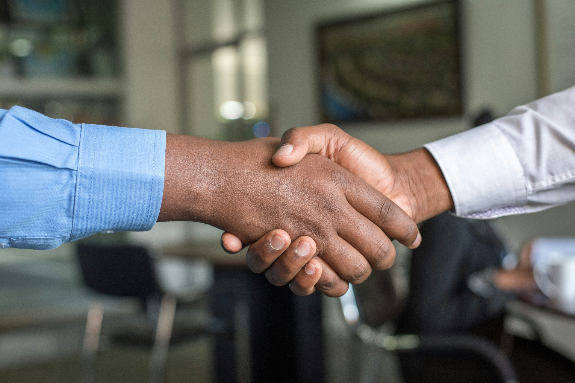 CERFODES consultants in conversation with a client